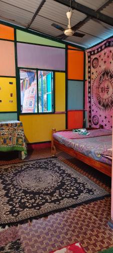 Ένα ή περισσότερα κρεβάτια σε δωμάτιο στο Peace and love beach stay