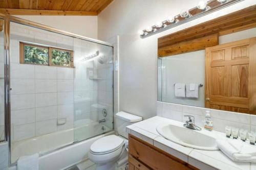 Photo de la galerie de l'établissement Mashie Meadows Log Cabin, à Tahoe Vista