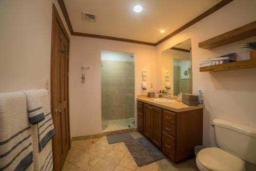 Koupelna v ubytování Veranda 6F 2 bdr Garden View in Los Suenos