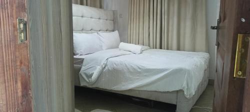 Postel nebo postele na pokoji v ubytování Serene Homes-Membley