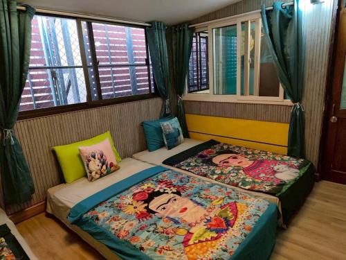 Afbeelding uit fotogalerij van โรงแรม เลิฟ บีเคเค in Amphoe Phra Khanong