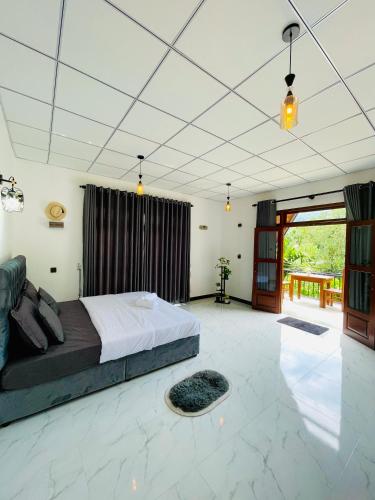 a bedroom with a large bed in a room at New Arch Heaven Ella in Ella
