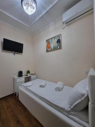 Ένα ή περισσότερα κρεβάτια σε δωμάτιο στο UMMU ROHAT guest house