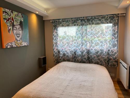 Ένα ή περισσότερα κρεβάτια σε δωμάτιο στο Fécamp, Etretat, Yport, joli appartement tout près de la plage et de la gare, vous pouvez me contacter sur Les gîtes de SoleilMapou