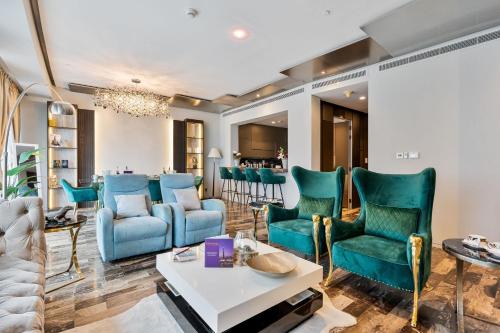 Lavish 2-Bedroom Apartment in Dubai Oasis