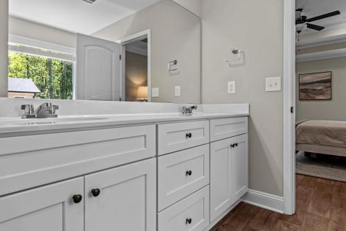 Φωτογραφία από το άλμπουμ του The 54th Cottage Close to Commerce Shopping σε Commerce