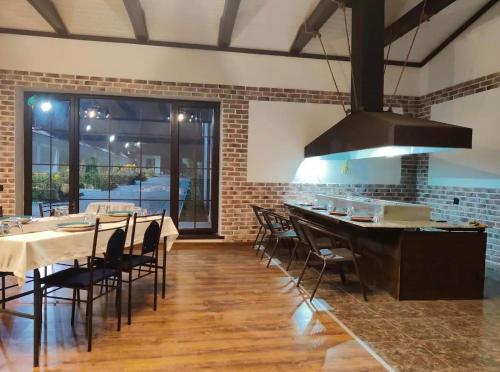 O bucătărie sau chicinetă la Ağ Evlər