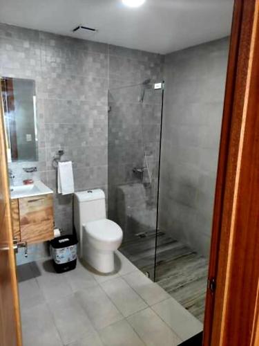 Ένα μπάνιο στο Miraculus Penthouse With Private Jacuzzi