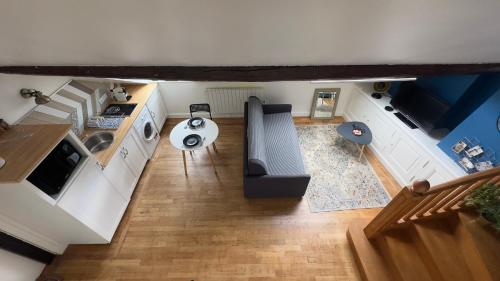 an overhead view of a kitchen and a living room at Duplex Beauvoisine in Rouen