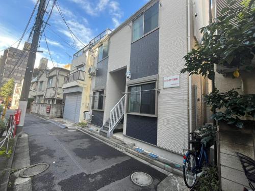Shinjuku 5 min, Shin-Nakano Station 1 min walk, Room 201