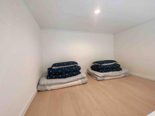 Shinjuku 5 min, Shin-Nakano Station 1 min walk, Room 201