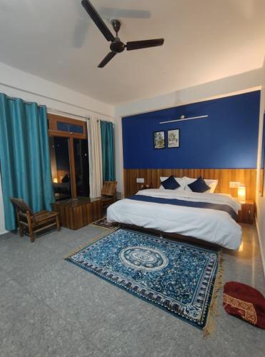 Ένα ή περισσότερα κρεβάτια σε δωμάτιο στο Hotel krishna and Restaurant