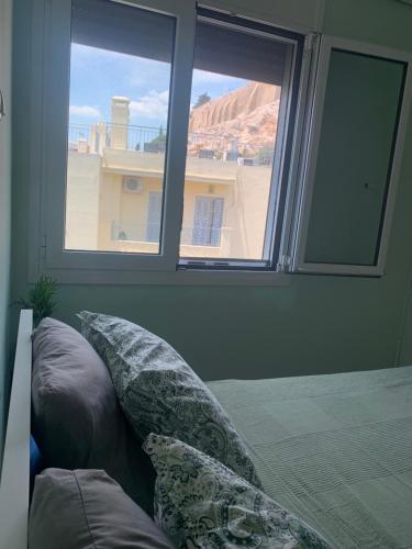 Cosy Plaka flat with view of Acropolis Parthenon