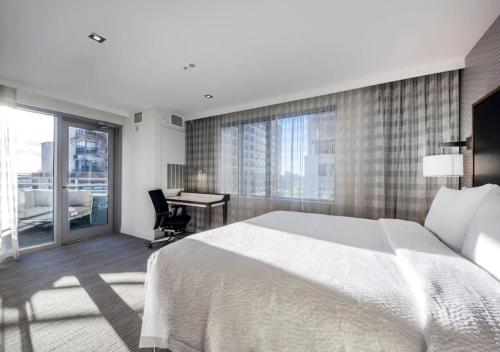 Postel nebo postele na pokoji v ubytování Residence Inn by Marriott Jersey City