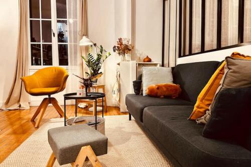 Χώρος καθιστικού στο Modern apartment in Courbevoie near the park