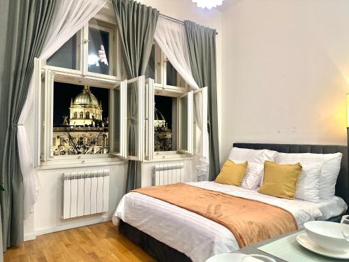 Prague 1 Center Modern 2BR Apartment with Panoramic Museum View and King Bed