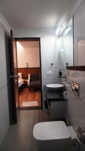a bathroom with a toilet and a sink at Hotel LOTO Premier Vijay Nagar in Jāmb