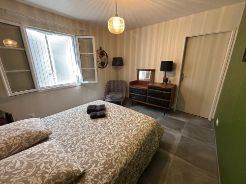 Ένα ή περισσότερα κρεβάτια σε δωμάτιο στο Charmante Maison Plage et Foret