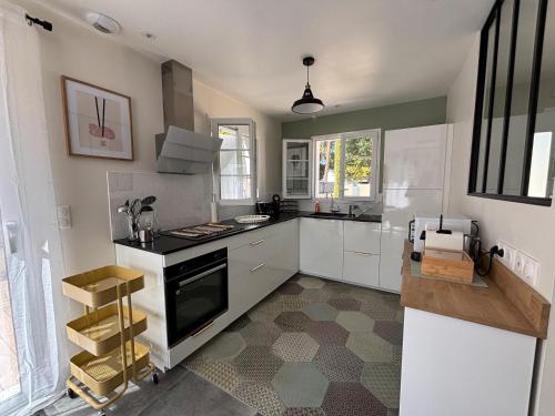 Η κουζίνα ή μικρή κουζίνα στο Charmante Maison Plage et Foret