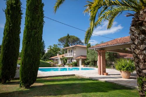 Superbe villa 300 m2 avec piscine et jacuzzi