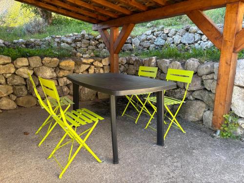 Fotografie z fotogalerie ubytování Jolie maison de village en pierre 