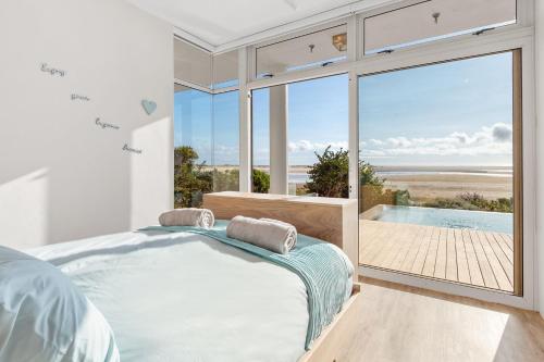 Ένα ή περισσότερα κρεβάτια σε δωμάτιο στο MBIZI lagoon house by Host Agents