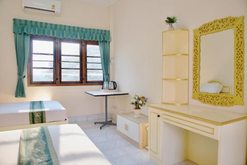 a bedroom with a mirror and a dressing table at จักรพันธ์วอลเลย์ in Ban Bang Toei (1)