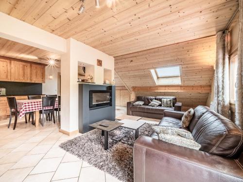 Appartement Duplex au Cœur des Gets - 3 Chambres, 3 SDB, Proche Pistes et Commerces, Garage Privé