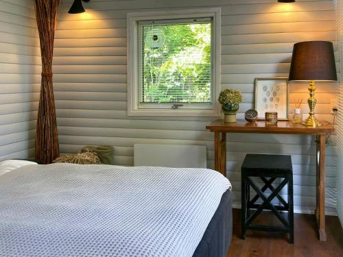 En eller flere senge i et værelse på Holiday Home With Pool Between Beach And Forest