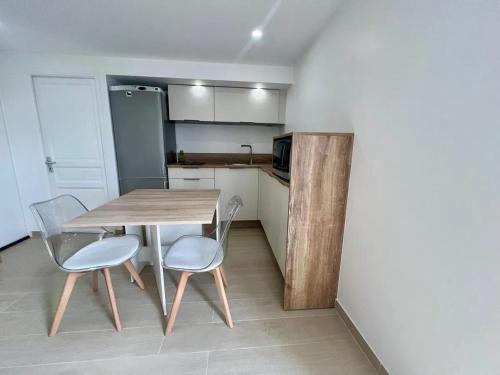 Køkken eller tekøkken på Appartement Charmant à Mouans-Sartoux, 30 m²