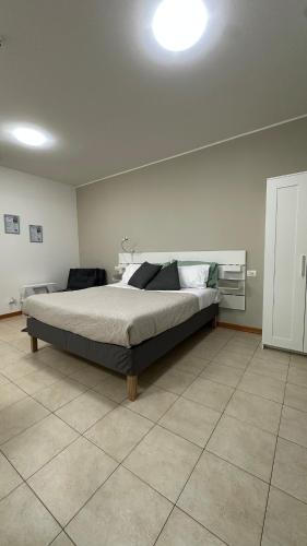 Postel nebo postele na pokoji v ubytování Confortevole appartamento vicino a San Raffaele Ospedale