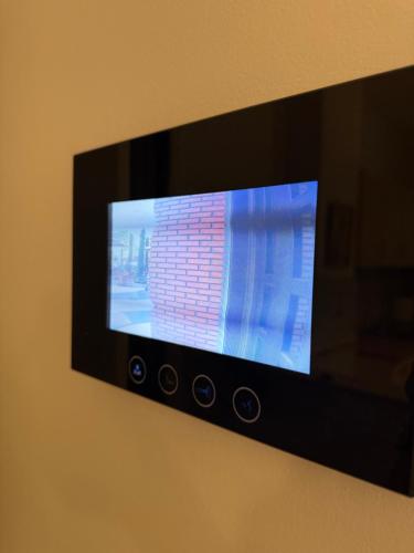 Μια τηλεόραση ή/και κέντρο ψυχαγωγίας στο N&N City Nest Apartment