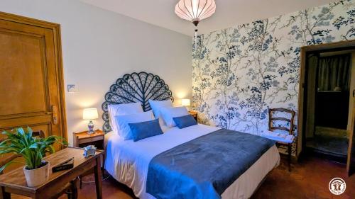 Postel nebo postele na pokoji v ubytování Château de Coraboeuf - Gîte de la Marquise