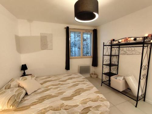 Postel nebo postele na pokoji v ubytování Small cocoon in city center