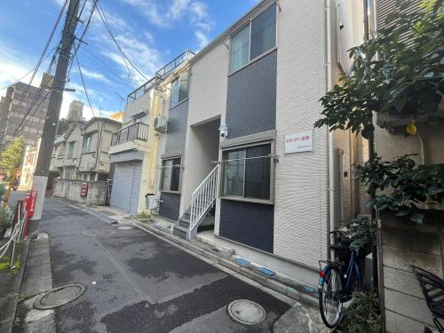 Shinjuku 5 min, 1 min walk from Shinnakano Station, Room 202