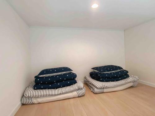 Shinjuku 5 min, 1 min walk from Shinnakano Station, Room 202