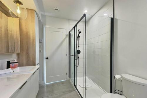 a bathroom with a shower and a toilet at Chalet Arianna in Pont-Rouge