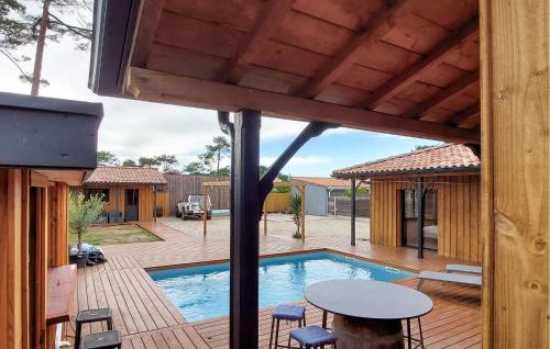 Swimmingpoolen hos eller tæt på Belle Maison Avec Piscine