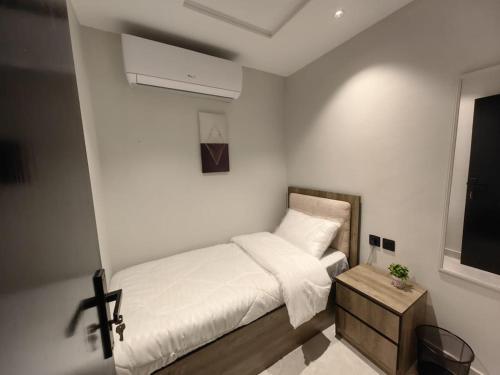 Postel nebo postele na pokoji v ubytování مبيت هوستل لاين