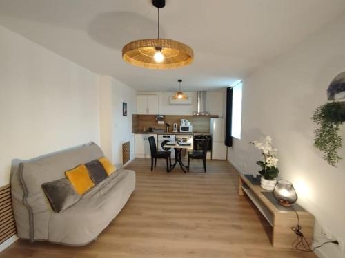 Kuchyň nebo kuchyňský kout v ubytování Appart T3, Proche Gare, Wifi, Parking