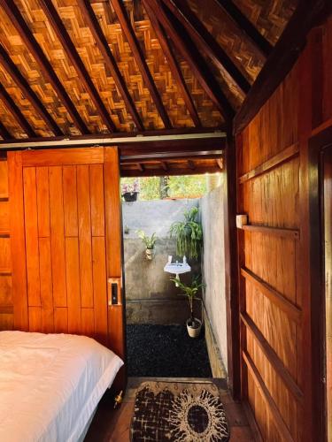 a bedroom with a bed and a table in a room at Arina's Cabin in Aik Berik