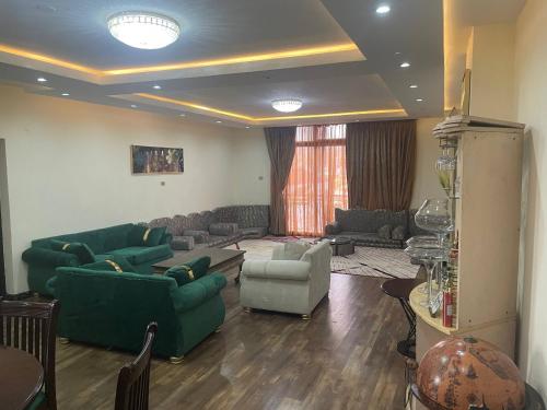 Cozy Three Bedrooms Apartment