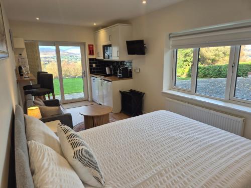 Postel nebo postele na pokoji v ubytování Misty Bay - Kenmare