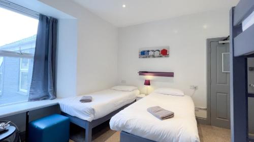 Ένα ή περισσότερα κρεβάτια σε δωμάτιο στο Town Lodge