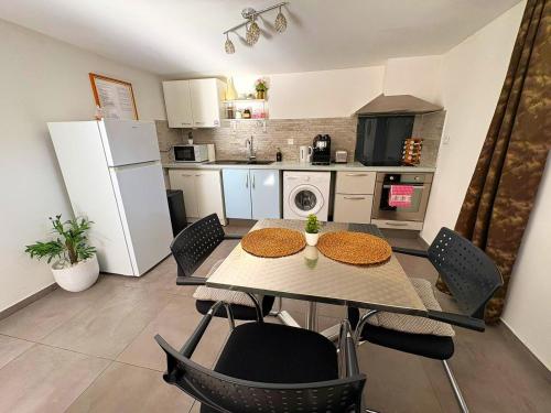 Belle îleにあるキッチンまたは簡易キッチン