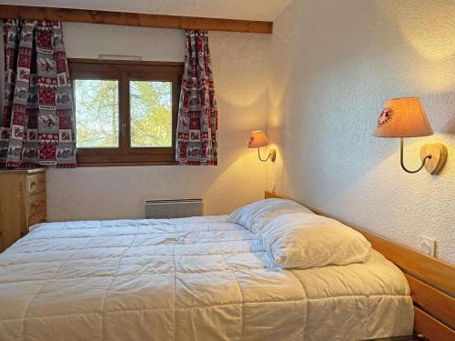 Appartement Confort 6 pers, 2 pièces, Balcon, Cheminée, Accès direct aux pistes - FR-1-322-451