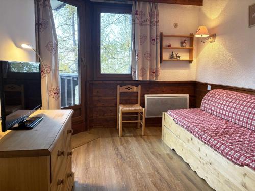 Appartement Confort 6 pers, 2 pièces, Balcon, Cheminée, Accès direct aux pistes - FR-1-322-451