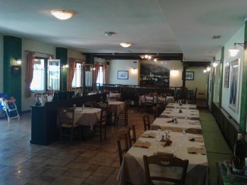 Restoran või mõni muu söögikoht majutusasutuses Ca' Del Bosco