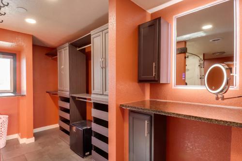 Koupelna v ubytování 11 Mi to Maple Lake Family-Friendly Fertile Home