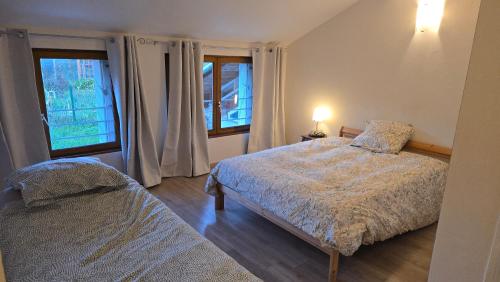 Ένα ή περισσότερα κρεβάτια σε δωμάτιο στο maisonnette de Bon-Repos